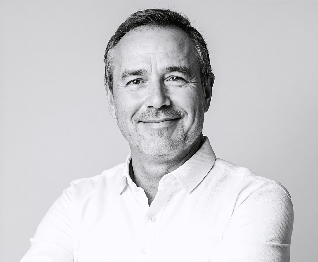 A professional grayscale portrait of the founder of Narrative Edge, an expert speech coach